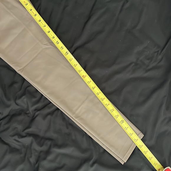 Present and Love Leggings - Picture 11 of 11